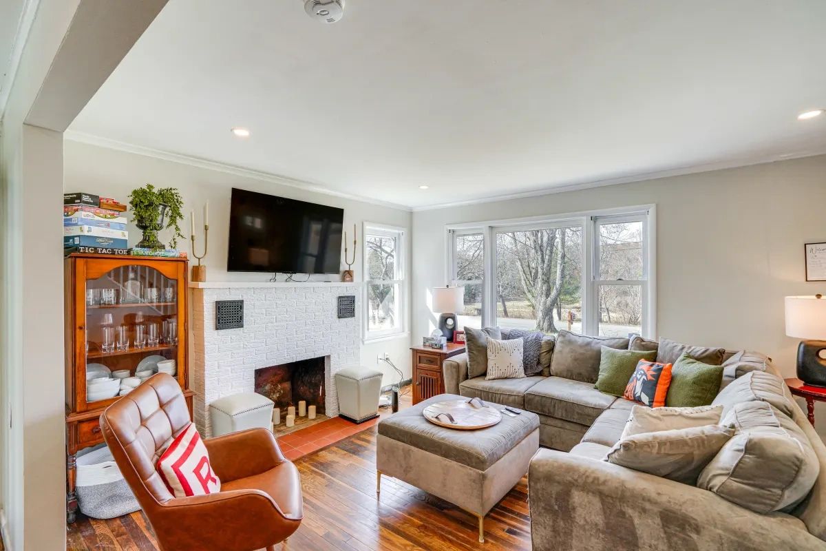 Saugerties Roosters Roost Short Term Rental, Sleeps 6, 3 Bedroom